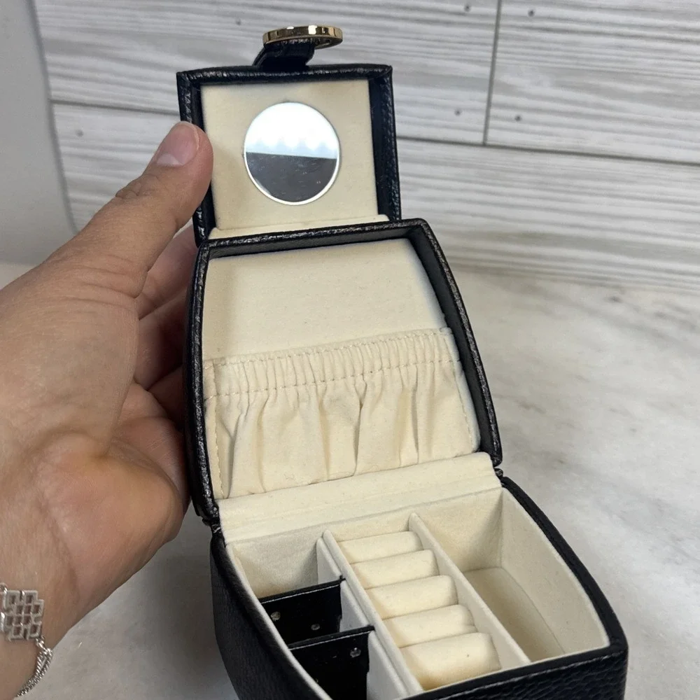 Small travel jewelry box organizer